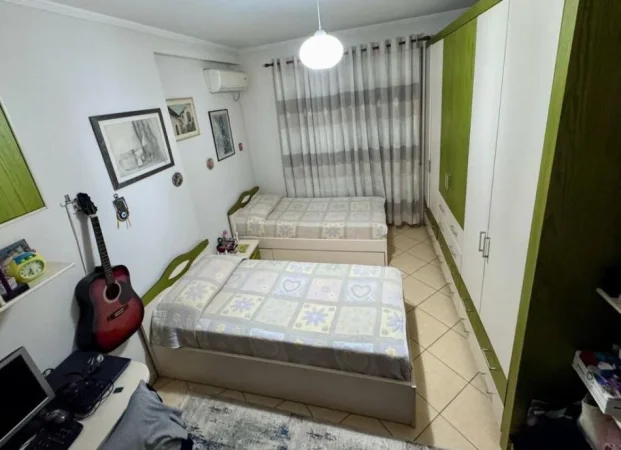 Tirane, jepet me qera apartament 2+1+Ballkon Kati 3, 90 m² 500 € (BAR OSLO ASTIR)