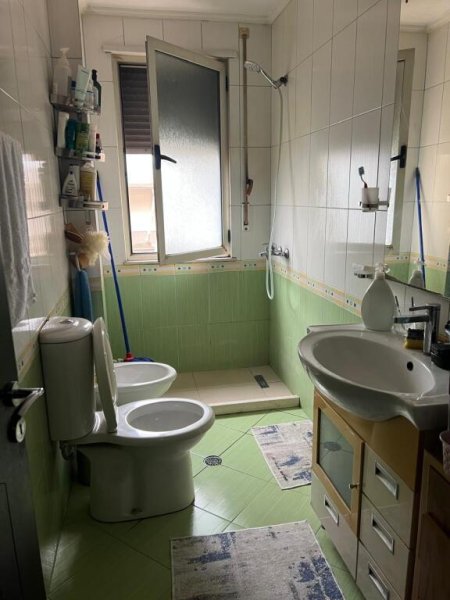 Tirane, jepet me qera apartament 2+1+Ballkon Kati 3, 90 m² 500 € (BAR OSLO ASTIR)