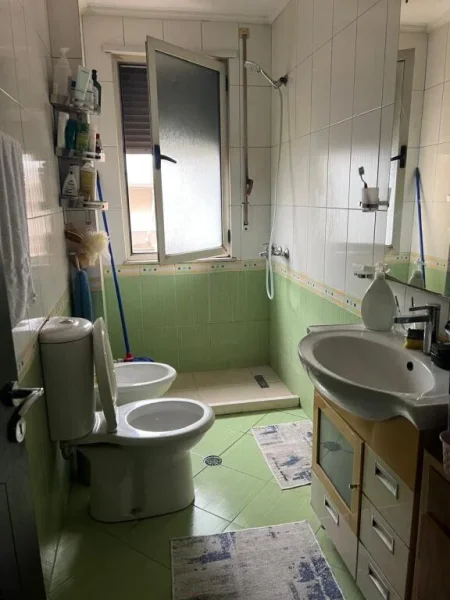 Tirane, jepet me qera apartament 2+1+Ballkon Kati 3, 90 m² 500 € (BAR OSLO ASTIR)