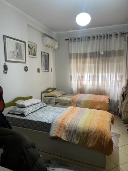 Tirane, jepet me qera apartament 2+1+Ballkon Kati 3, 90 m² 500 € (BAR OSLO ASTIR)
