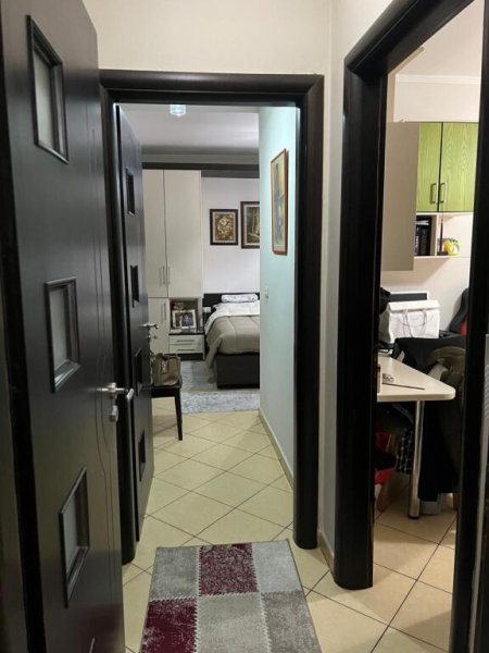 Tirane, jepet me qera apartament 2+1+Ballkon Kati 3, 90 m² 500 € (BAR OSLO ASTIR)