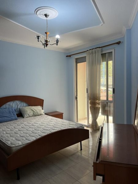 Tirane, jepet me qera apartament 2+1+Ballkon Kati 2, 100 m² 500 € STACIONI I TRENIT