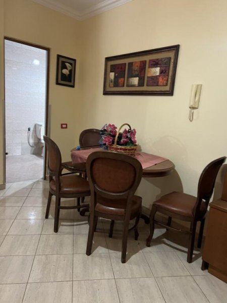 Tirane, jepet me qera apartament 2+1+Ballkon Kati 2, 100 m² 500 € STACIONI I TRENIT