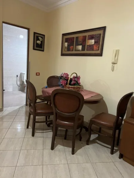 Tirane, jepet me qera apartament 2+1+Ballkon Kati 2, 100 m² 500 € STACIONI I TRENIT