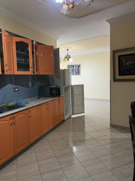 Tirane, jepet me qera apartament 2+1+Ballkon Kati 2, 100 m² 500 € STACIONI I TRENIT