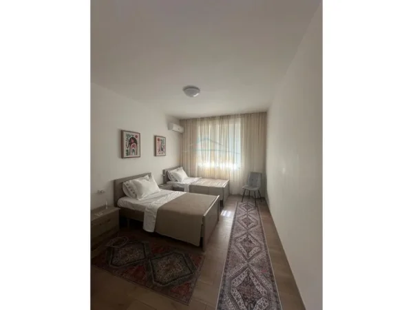 Tirane, jepet me qera apartament 2+1 Kati 2, 88 m² 850 € (Rruga e Durresit)