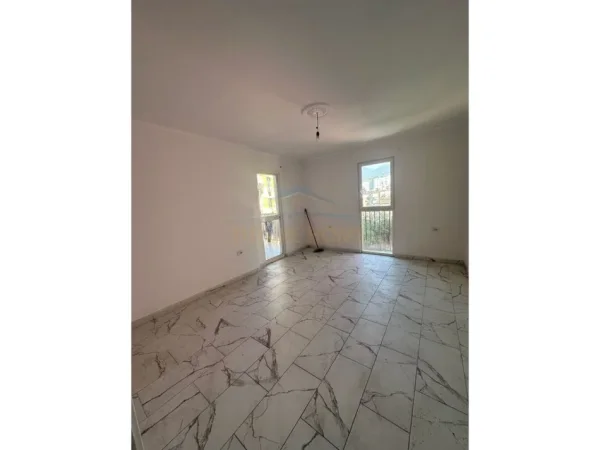 Tirane, shitet apartament 1+1+Ballkon Kati 5, 74 m² 159.100 € (Mine Peza)