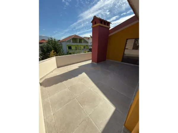 Tirane, jepet me qera Vile 4+1+Ballkon Kati 3, 170 m² 1.800 € (Vilat Gjermane)