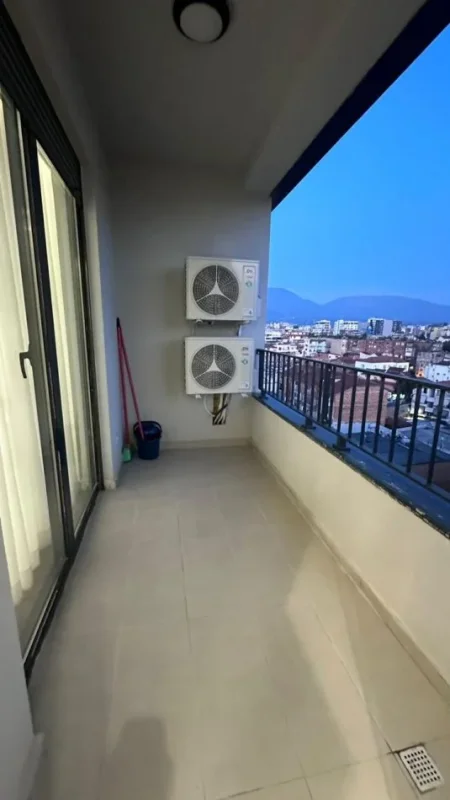 Tirane, jepet me qera apartament 1+1+Ballkon Kati 8, 50 m² 620 € (Stacioni i Trenit)