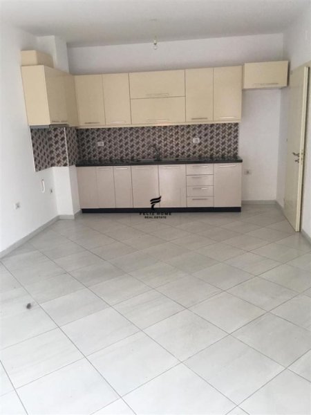 Tirane, jepet me qera zyre Kati 2, 90 m² 700 € (DON BOSKO)