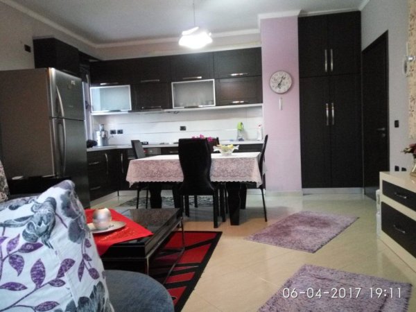 Tirane, shitet apartament 1+1+Ballkon Kati 7, 76 m² 108.000 € (YZBERISHT)