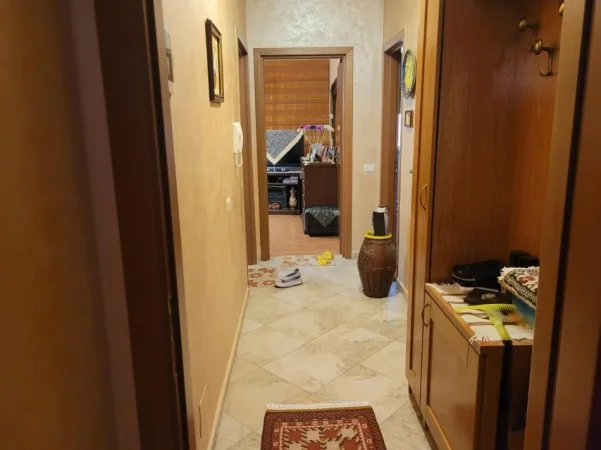 Tirane, shes apartament 2+1+Ballkon Kati 8, 116 m² 330.000 € (Bllok te Juridiku)