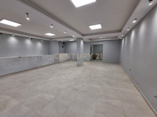 Tirane, shes ambjent biznesi Kati 0, 74 m² 140.000 € (Rruga Hoxha Tahsim)
