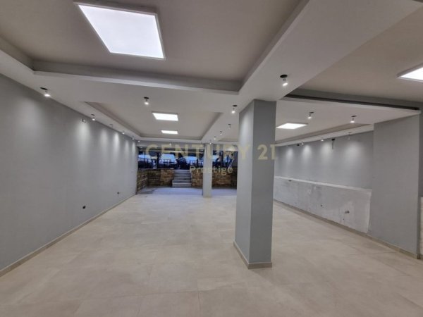 Tirane, shes ambjent biznesi Kati 0, 74 m² 140.000 € (Rruga Hoxha Tahsim)