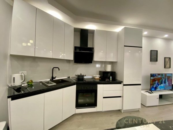 Tirane, jepet me qera apartament 2+1 Kati 9, 90 m² 900 € (Komuna Parisit)