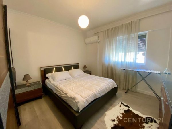 Tirane, jepet me qera apartament 2+1 Kati 9, 90 m² 900 € (Komuna Parisit)