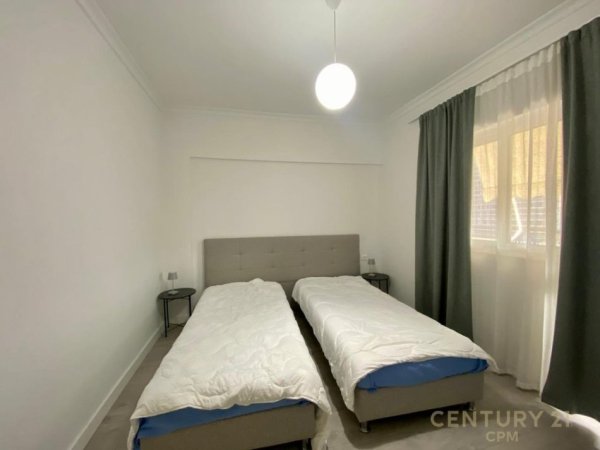 Tirane, jepet me qera apartament 2+1 Kati 9, 90 m² 900 € (Komuna Parisit)