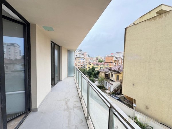 Tirane, shitet apartament 1+1 Kati 1, 70 m² 167.000 € (Golden Tower)