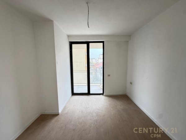 Tirane, shitet apartament 1+1 Kati 1, 70 m² 167.000 € (Golden Tower)