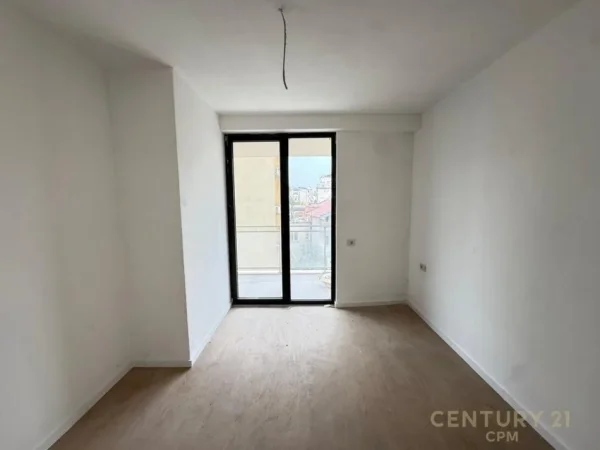 Tirane, shitet apartament 1+1 Kati 1, 70 m² 167.000 € (Golden Tower)