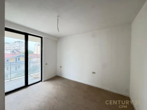 Tirane, shitet apartament 1+1 Kati 1, 70 m² 167.000 € (Golden Tower)