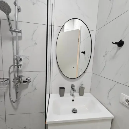 Tirane, jepet me qera apartament 1+1+Ballkon Kati 10, 30 m² 93.000 € (21Dhjetori)