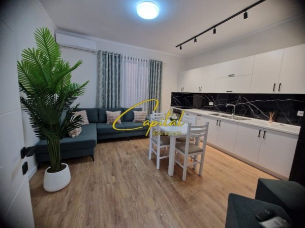 Tirane, jepet me qera apartament 2+1 Kati 2, 80 m² 800 € (VASIL SHANTO)