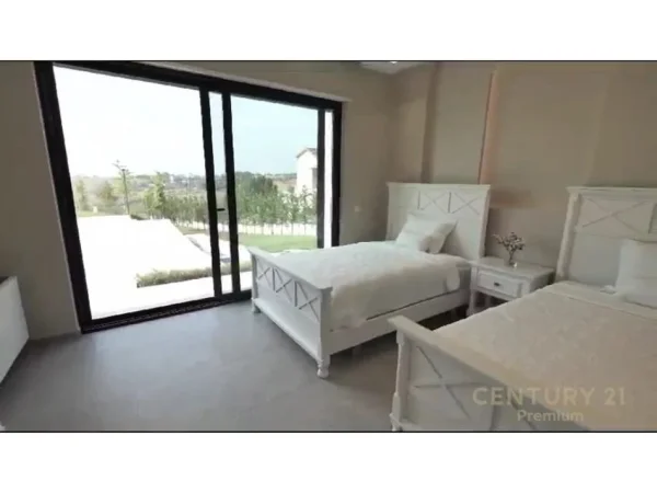 Tirane, jepet me qera Vile 3 Katshe Kati 3, 2.210 m² 10.000 € (Liqeni Paskuqanit)