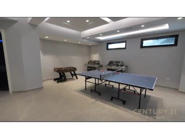 Tirane, jepet me qera Vile 3 Katshe Kati 3, 2.210 m² 10.000 € (Liqeni Paskuqanit)