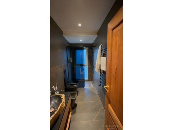 Tirane, jepet me qera Vile 2 Katshe Kati 2, 152 m² 4.500 € (Tufine)