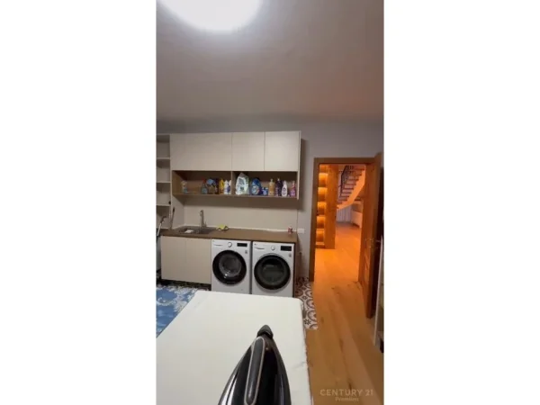 Tirane, jepet me qera Vile 2 Katshe Kati 2, 152 m² 4.500 € (Tufine)