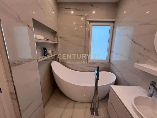 Tirane, jepet me qera apartament 3+1+Aneks+Ballkon Kati 2, 160 m² 1.800 € (Sunrise Rezidenc , TEG)