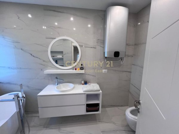 Tirane, jepet me qera apartament 3+1+Aneks+Ballkon Kati 2, 160 m² 1.800 € (Sunrise Rezidenc , TEG)