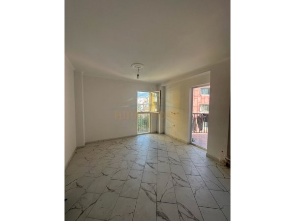 Tirane, shitet apartament 1+1 Kati 5, 74 m² 159.100 € (Rruga Mine Peza)