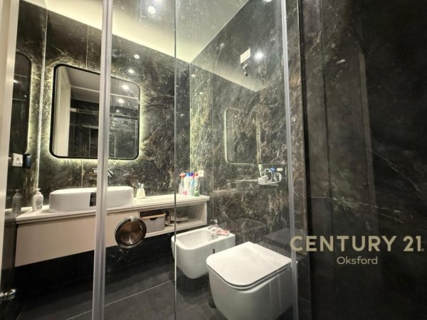 Tirane, jepet me qera apartament 2+1+Aneks+Ballkon Kati 6, 133 m² 3.000 € (Liqeni)