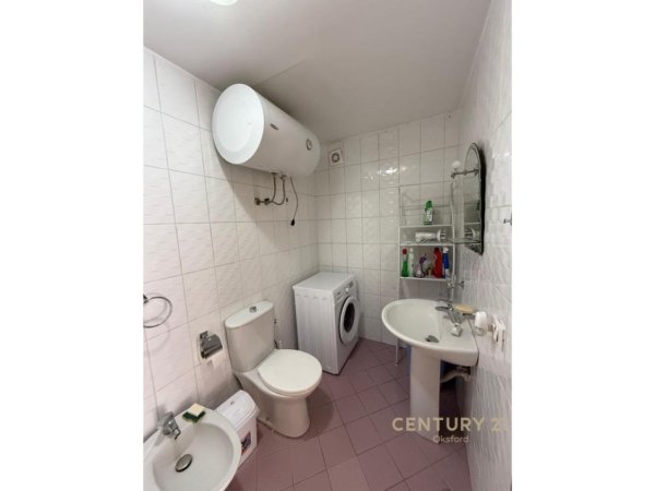 Tirane, jepet me qera apartament 2+1+Aneks+Ballkon Kati 9, 116 m² 730 € (Barrikada)