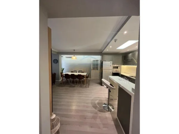 Tirane, jepet me qera apartament 2+1 Kati 6, 110 m² 1.500 € (bllok)