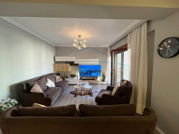 Tirane, jepet me qera apartament 2+1 Kati 6, 110 m² 1.500 € (bllok)