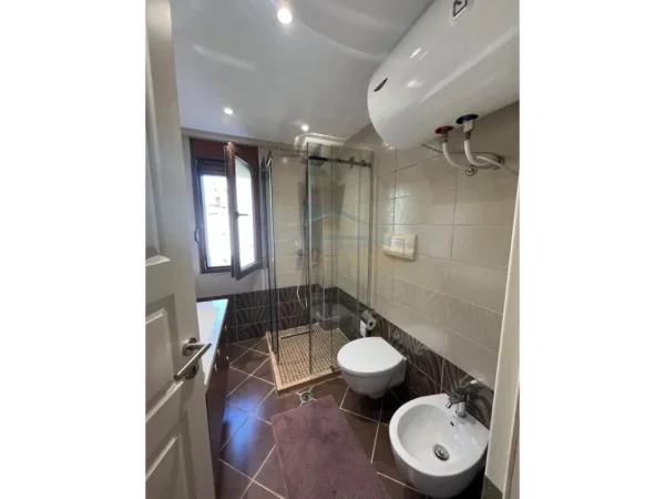Tirane, jepet me qera apartament 2+1 Kati 6, 110 m² 1.500 € (bllok)