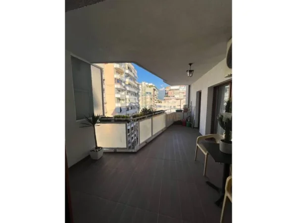 Tirane, jepet me qera apartament 2+1 Kati 6, 110 m² 1.500 € (bllok)
