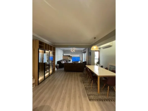 Tirane, jepet me qera apartament 2+1 Kati 6, 110 m² 1.500 € (bllok)