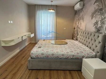 Tirane, jepet me qera apartament 2+1 Kati 2, 108 m² 1.000 € 