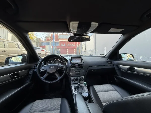 Tirane, shitet makine c204 Nafte, e zeze automatik Klima 230.000 km 6.900 €