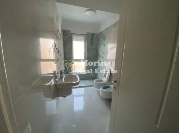 Tirane, jepet me qera apartament 3+1 Kati 4, 120 m² 650 € (Rruga 5 Maji)