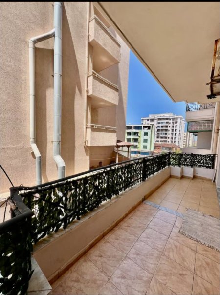 Durres, jepet me qera apartament 1+1+Ballkon Kati 3, 60 m² 400 € (plazh durres)