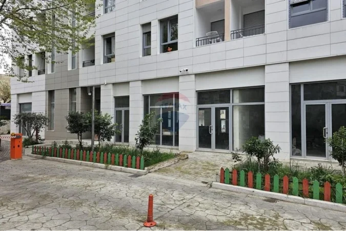Tirane, shitet dyqan Kati 1, 394 m² 865.700 € (Materniteti i Ri (ID: 530181081-311)