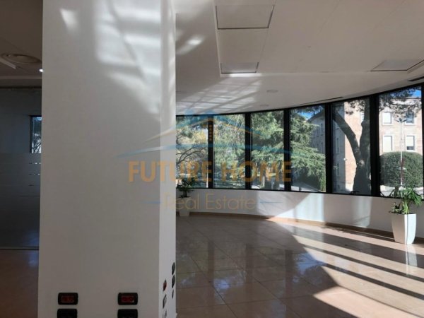 Tirane, jap me qera ambjent biznesi Kati 1, 780 m² 24.000 € (BLLOK)