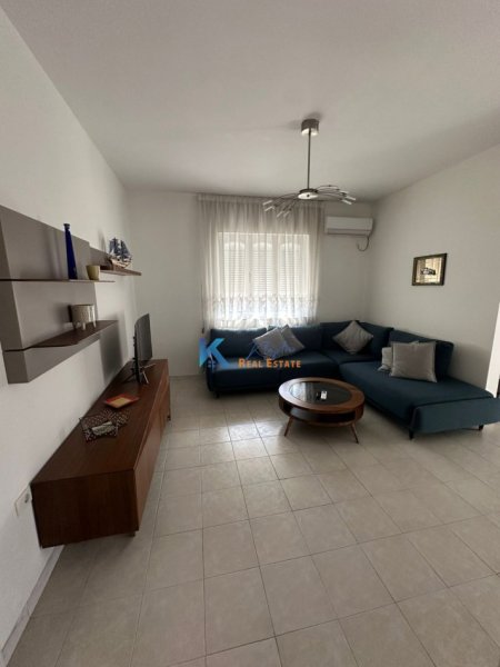 Tirane, jap me qera apartament 2+1+Ballkon Kati 4, 100 m² 600 € (Pazari i Ri, afer qendres Lincoln)