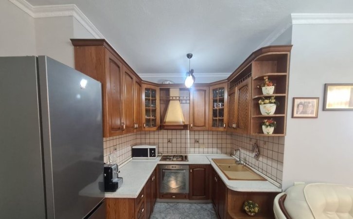 Tirane, jepet me qera apartament 2+1+Ballkon Kati 3, 93 m² 700 € (Jepet me qira apartament 2+1+2 mbrapa Ish UET!)