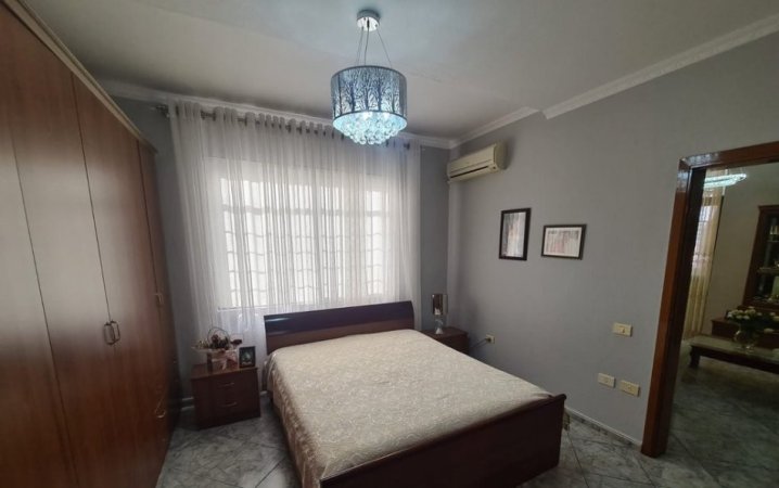 Tirane, jepet me qera apartament 2+1+Ballkon Kati 3, 93 m² 700 € (Jepet me qira apartament 2+1+2 mbrapa Ish UET!)